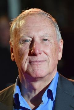 James Smith interpreta Lord Carrington - Cabinet Minister