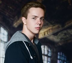 Ryan Manning interpreta Young Ryan