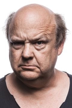 Kyle Gass interpreta Officer Drake