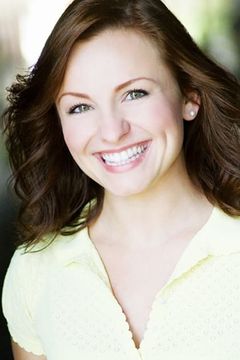 Erin Lindsey Krom interpreta Headquarters Secretary (uncredited)