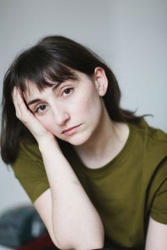 Jodie Ruth-Forest interpreta Suzanne Schiffman