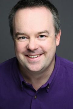 Andrew Cleaver interpreta Brian Lord