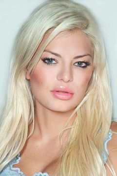 Ashley Kirk interpreta Zoe