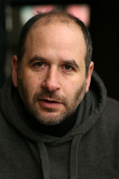 Jacob Krichefski interpreta Rabbi Brenner