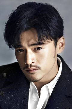 Wang Bowen interpreta In-Flight Security Officer / He Dong
