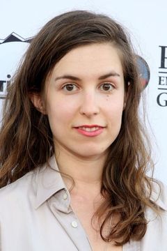 Sophia Takal interpreta Temple Graduate