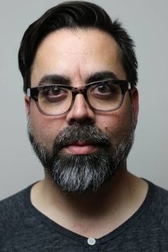 Ryan Glorioso interpreta Blood Bath Vampire (uncredited)