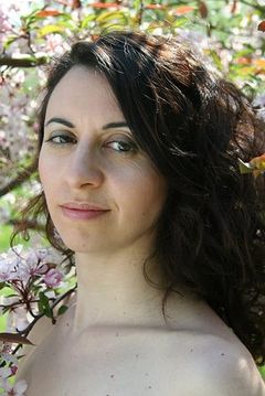 Karen Belfo interpreta Skype CIA Agent (uncredited)