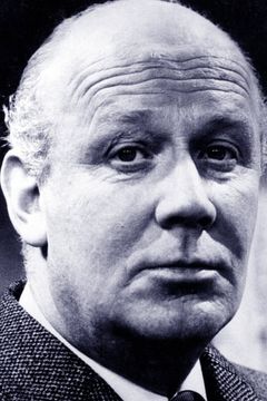 William Mervyn interpreta Breeze-Connington