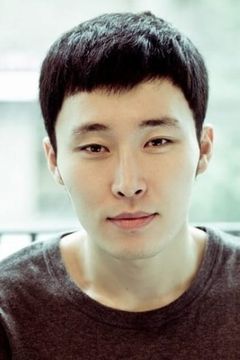 Han Yi-jin interpreta Checkpoint soldier 2