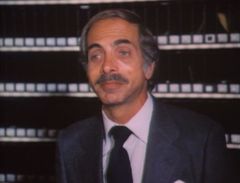 Shepherd Sanders interpreta Employment Manager (uncredited)
