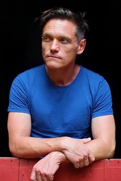 Rob van Vuuren interpreta Swackhammer