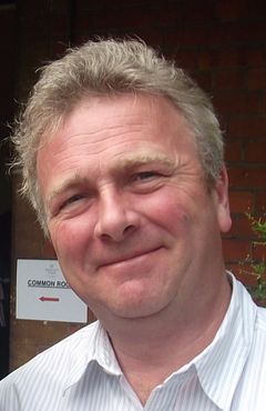 John Leslie interpreta Self