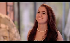 Ciara Flynn interpreta Farmer's Daughter