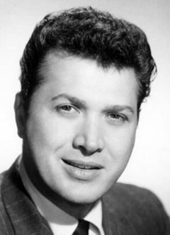 Steve Rossi interpreta Vegas M.C.