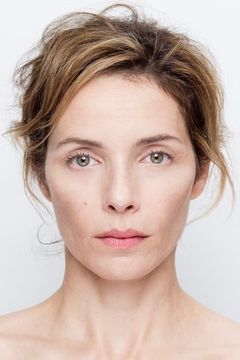 Mili Avital interpreta Thel Russell