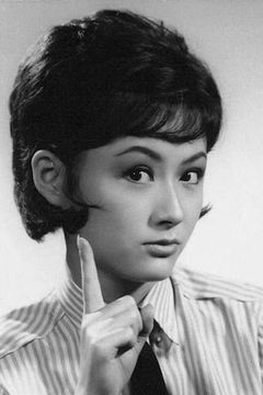 Violet Pan Ying-Zi interpreta Lau Xing's Mother