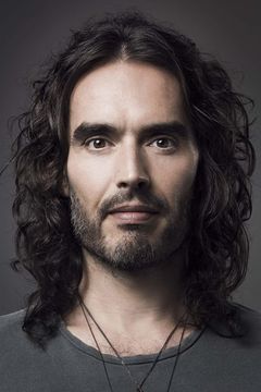 Russell Brand interpreta Sam the Jazz Club Owner