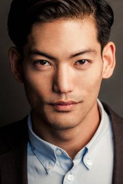 Joseph Lee interpreta Trevor