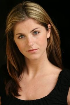 Katie Carlin interpreta Wedding Guest (uncredited)
