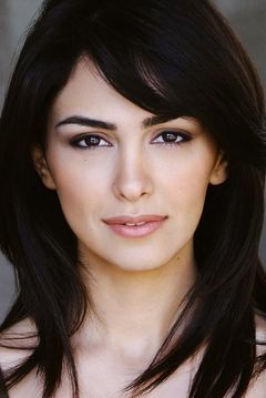 Nazanin Boniadi interpreta Amira Ahmed