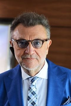 Tamer Levent interpreta Tahsin Korludag