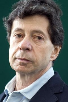 Richard Price interpreta St Paul's Passerby (uncredited)