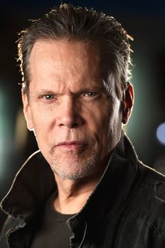 Stephen Quadros interpreta Prison Guard Vogel