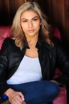 Tinsel Korey interpreta Emily Young
