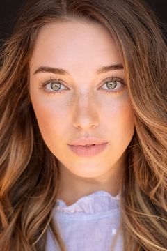 Madelyn Grace interpreta Leslie
