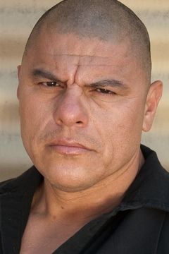 Mariano Mendoza interpreta Prisoner #1