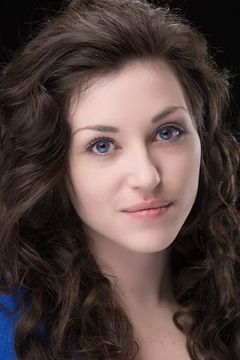 Brianna Johnston interpreta Lucy