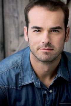 Jeff Meacham interpreta Josh