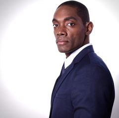 Terron Jones interpreta Gary