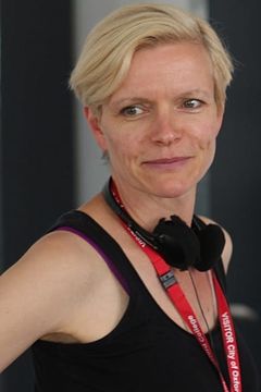 Ruth Platt interpreta Janina