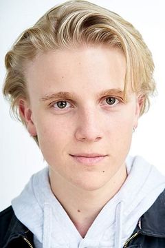Miles Elliot interpreta Billy Connors (uncredited)