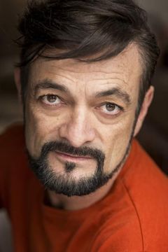 Stephen Butterworth interpreta Toothless Redneck