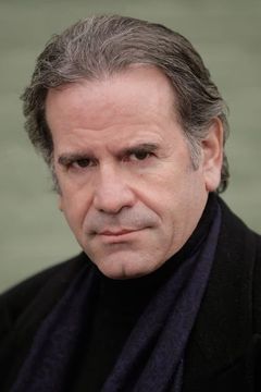 Thomas Belgrey interpreta Arthur Bentleigh