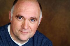 Mark Ankeny interpreta Tom