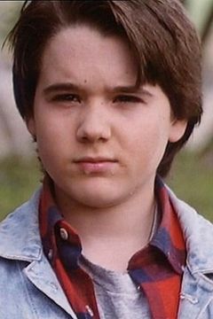 Kevin Connors interpreta Bud Parker