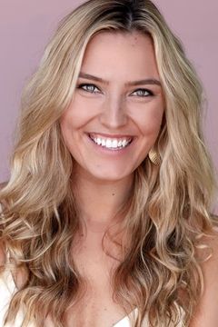 Nicole Kornet interpreta Chuska Girls Coach
