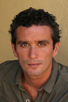 Xander Bailey interpreta Capt. Edward Smith