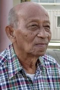 Jaran'See Tao' Petcharoen interpreta Village Chief