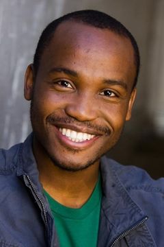 Donald Molosi interpreta Kabelo