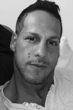 Donny Falsetti interpreta Cop