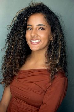 Harleen Sahota interpreta Serena