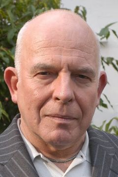 John Shrapnel interpreta Lorenzo Sapelli