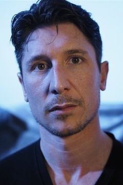 Mathieu Milella interpreta Policier Why Not