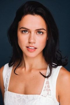 Nina Kiri interpreta Zoe Cain