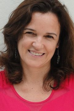 Sandra Corveloni interpreta Alzira